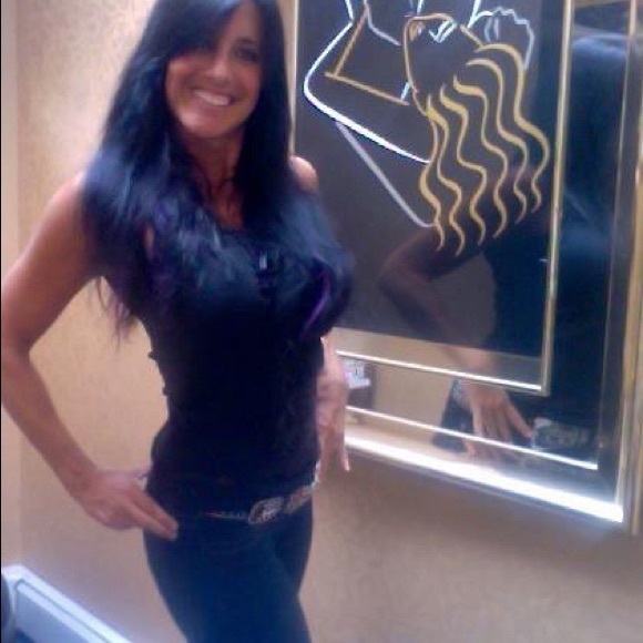 Meet your Posher, Linda - Picture 1 of 3